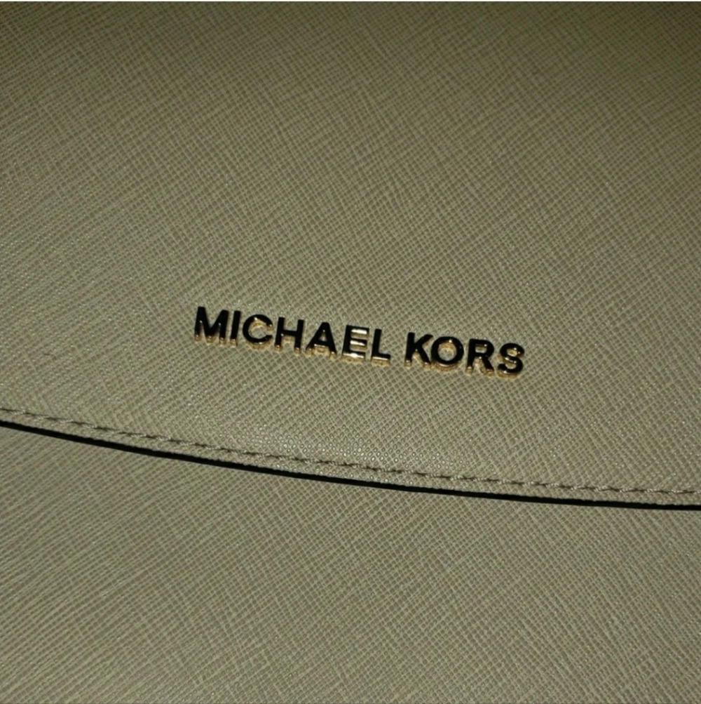 Michael Kors Tan Shoulder Bag - Picture 5 of 13
